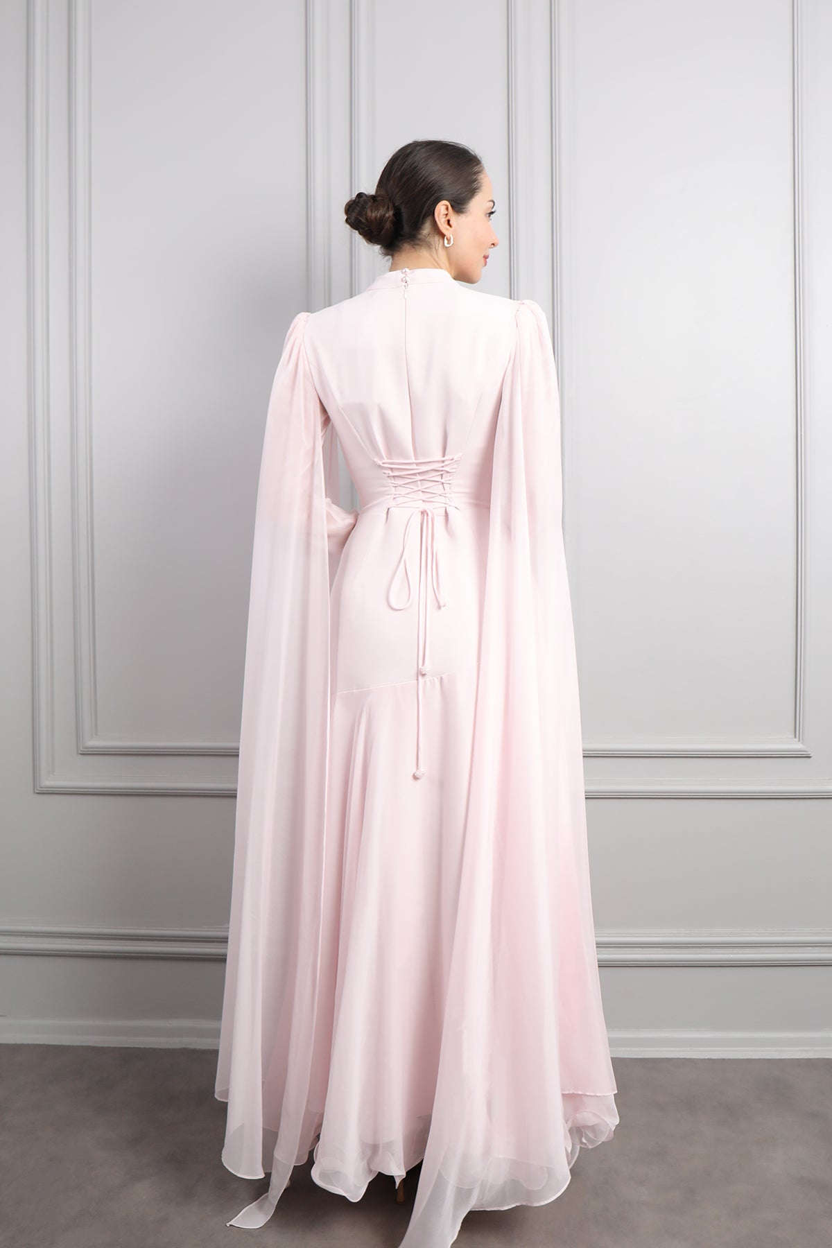 فستان خناقي بكايب من الاكتاف وتفاصيل ربط في الخلف -بمبي