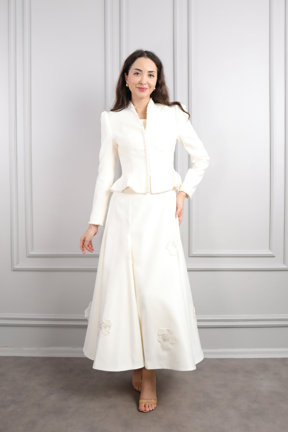 طقم فستان وجاكيت مزين بالخرز والورود -سكري