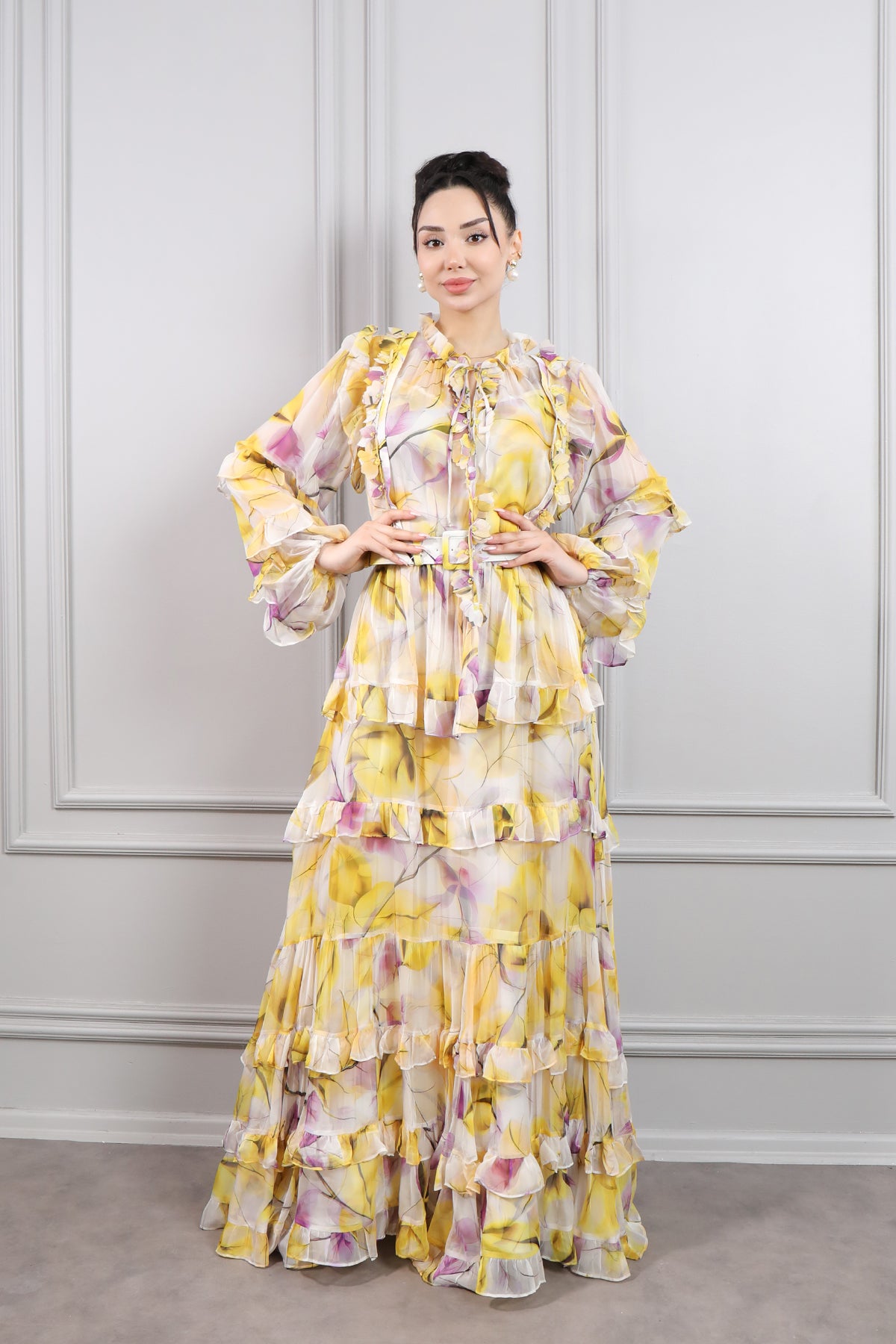 فستان شيفون مزخرف بحزام عالخصر وتفاصيل كشكشة مقاس كبير -اصفر