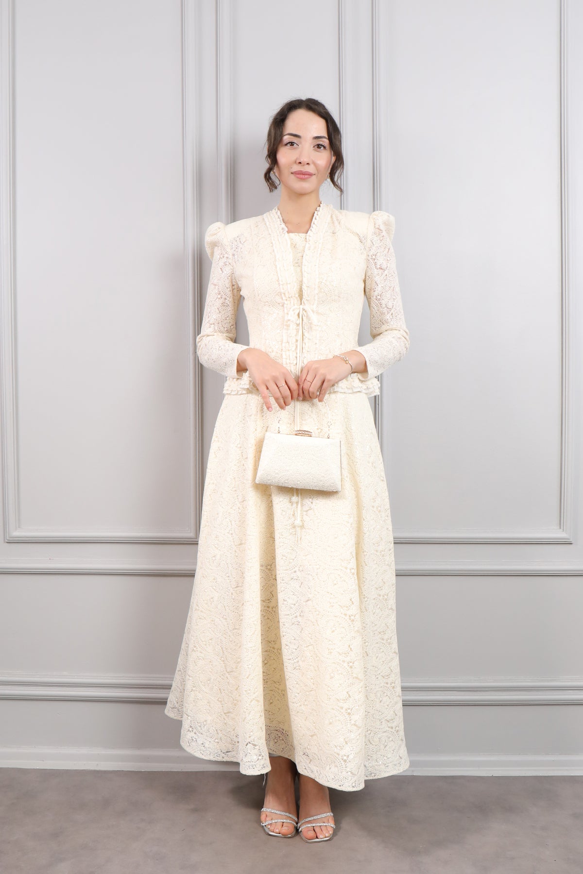 طقم فستان وجاكيت مع اكسسوار شنطة -بيج