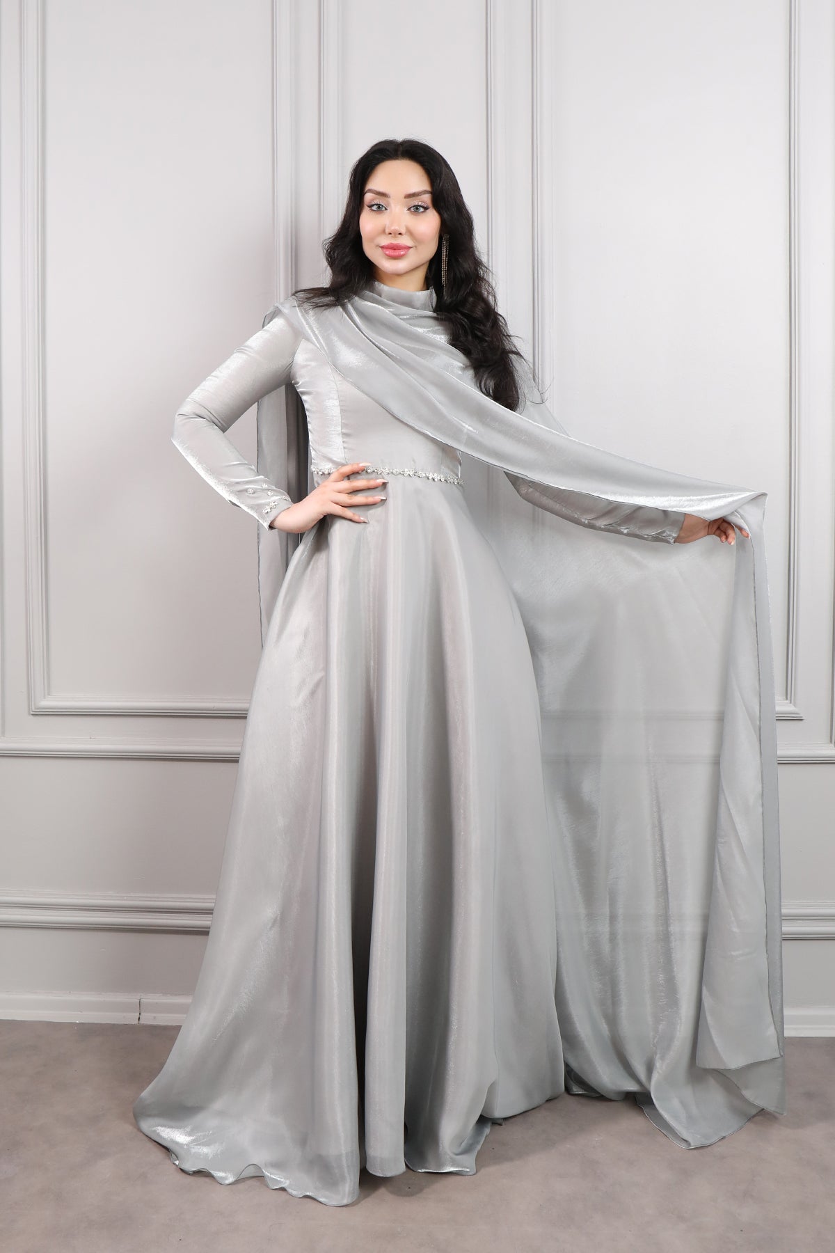 فستان سهرة شيفون للمحجبات بتفاصيل كاب عالاكتاف وزينة كريستالية -اخضر فاتح