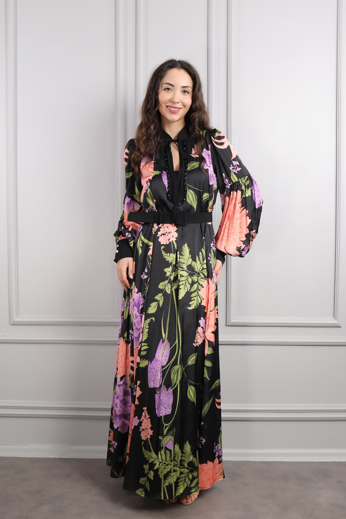 فستان بنقشات زهور وتفاصيل خرزية مقاس كبير -اسود