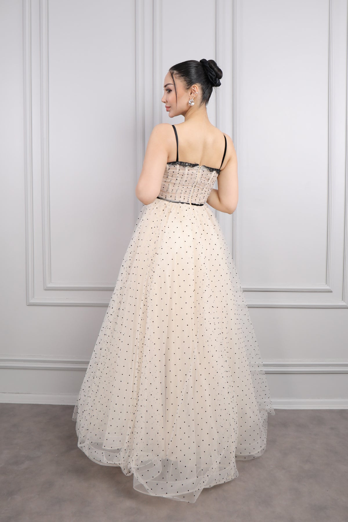 فستان سهرة تول منقط بحمالات رفيعة -بيج