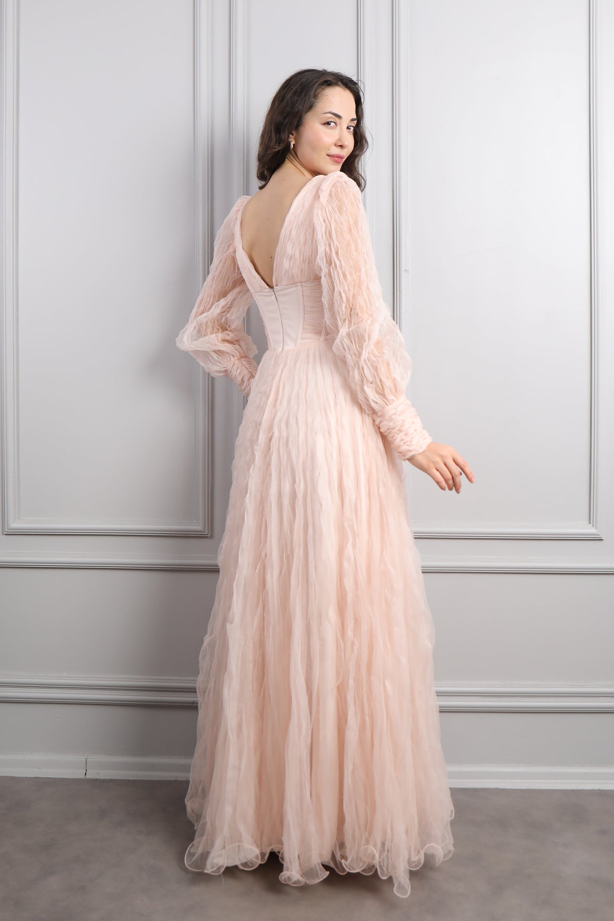 فستان سهرة شيفون بياقة مثلثة واكمام واسعة -خربزي