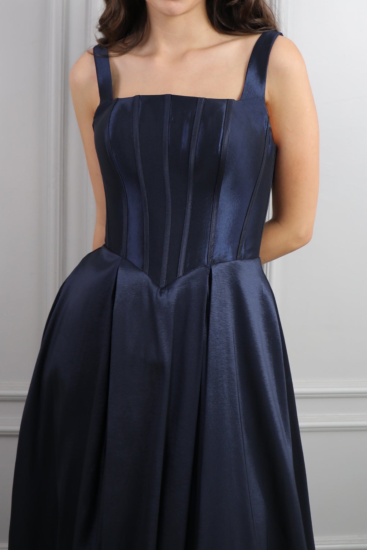 فستان سهرة بياقة مربعة بتفصيل كورسيه وفتحة جانبية -كحلي