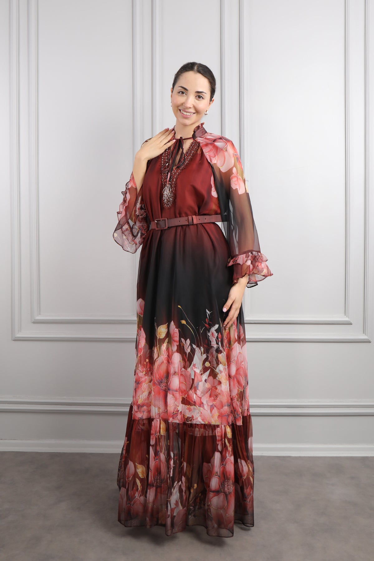 فستان شيفون مزين بنقشات ورود وتطريزات خرزية مقاس كبير -عودي