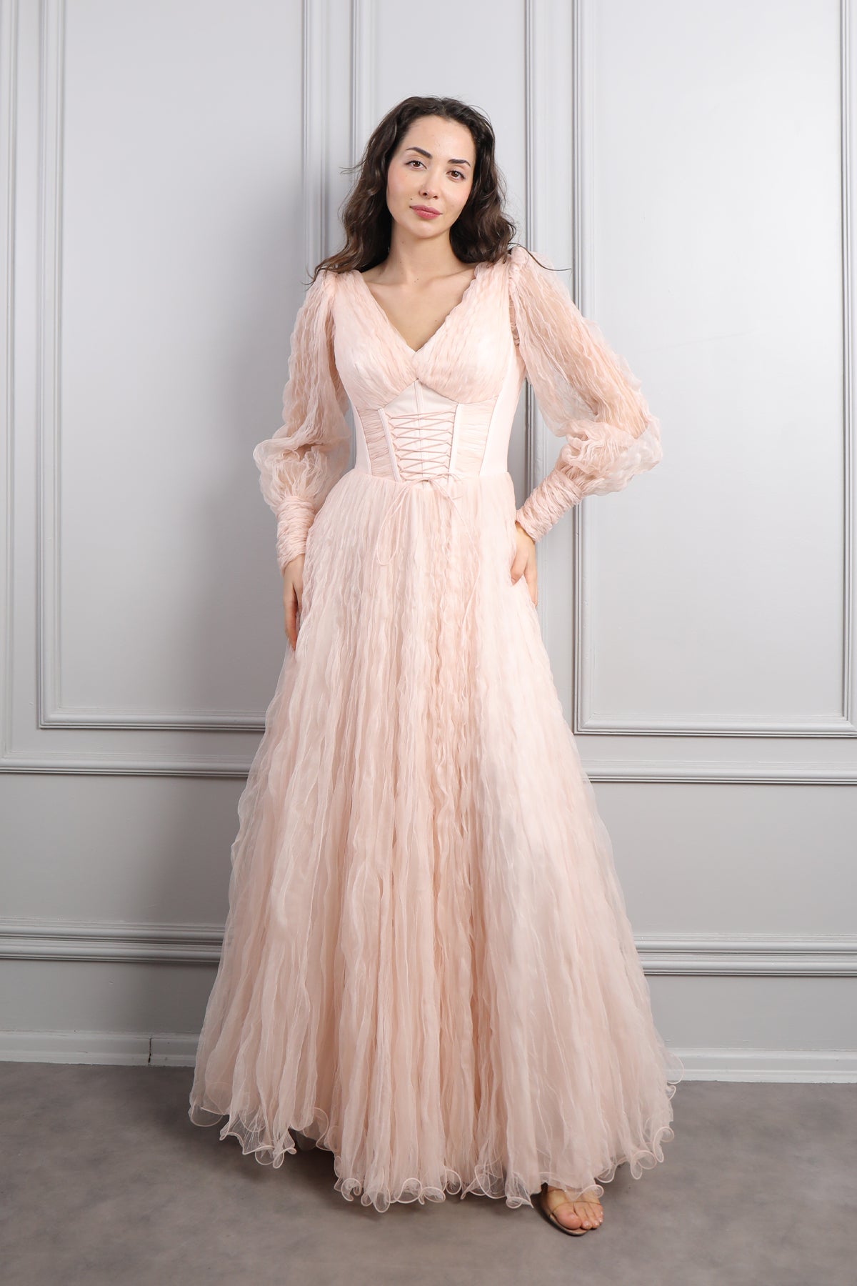 فستان سهرة شيفون بياقة مثلثة واكمام واسعة -خربزي