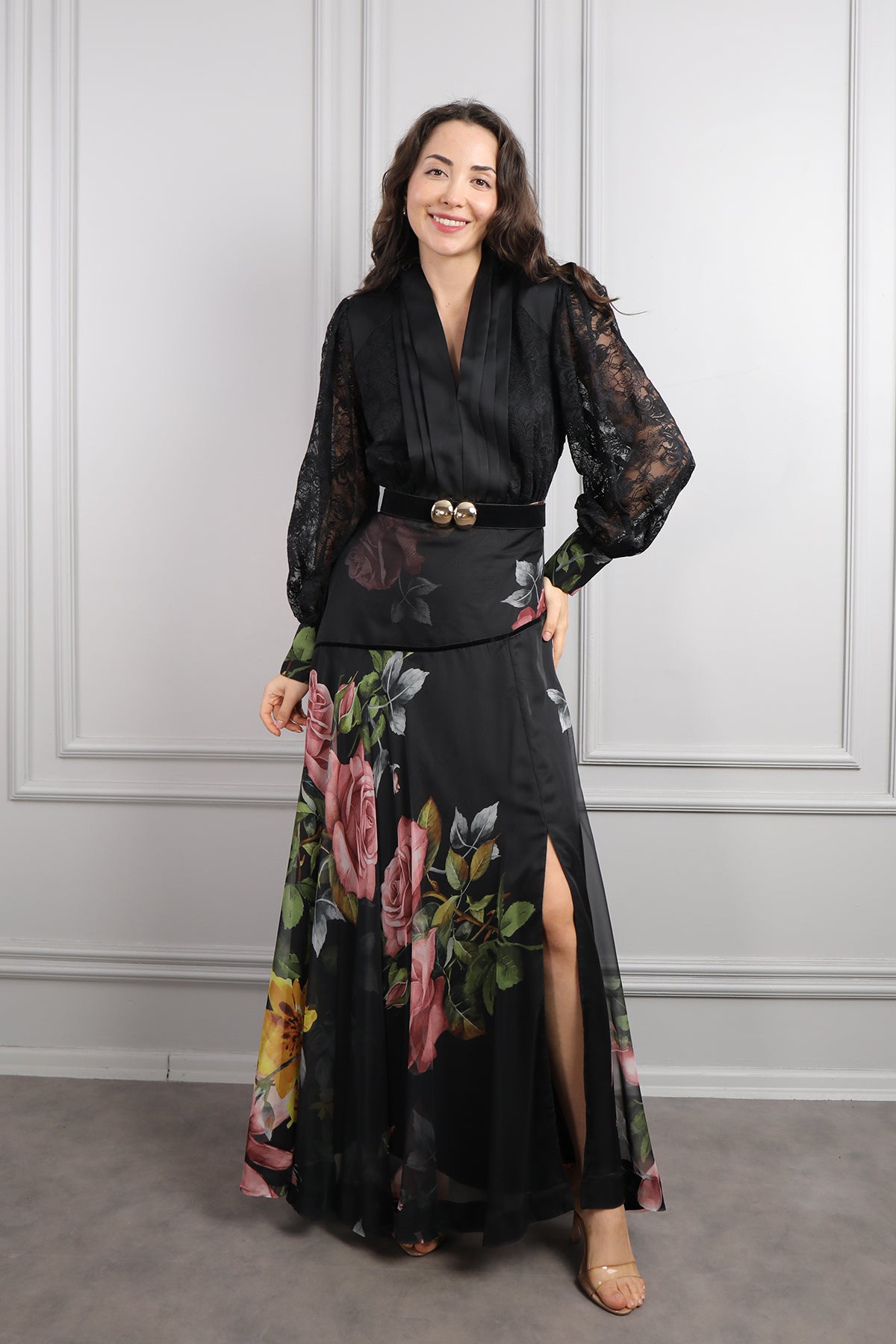 فستان شيفون مزين بالورود باكمام دانتيلية شفافة مقاس كبير -اسود