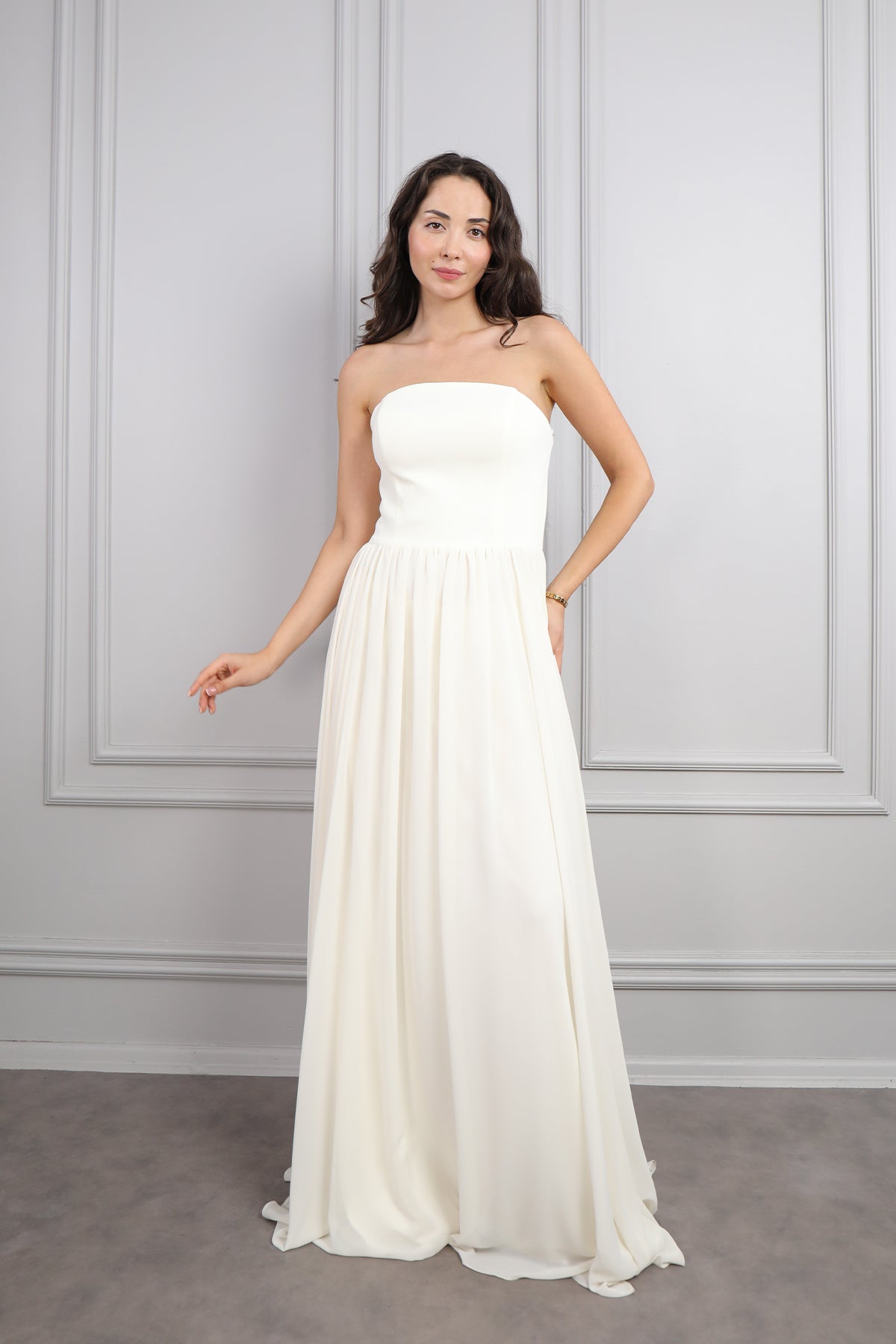 فستان سهرة سترابلس بتفاصيل كورسيه وتنورة شيفون -ابيض