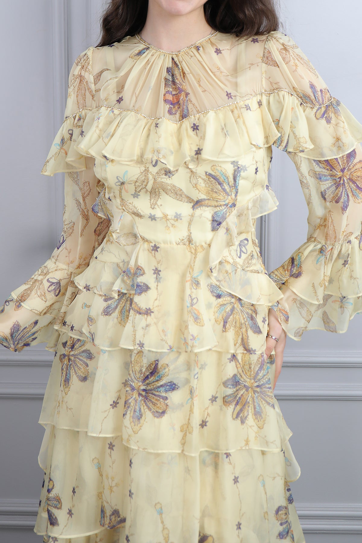 فستان شيفون بتفاصيل كشكشة منقوش بورود مقاس كبير -اصفر