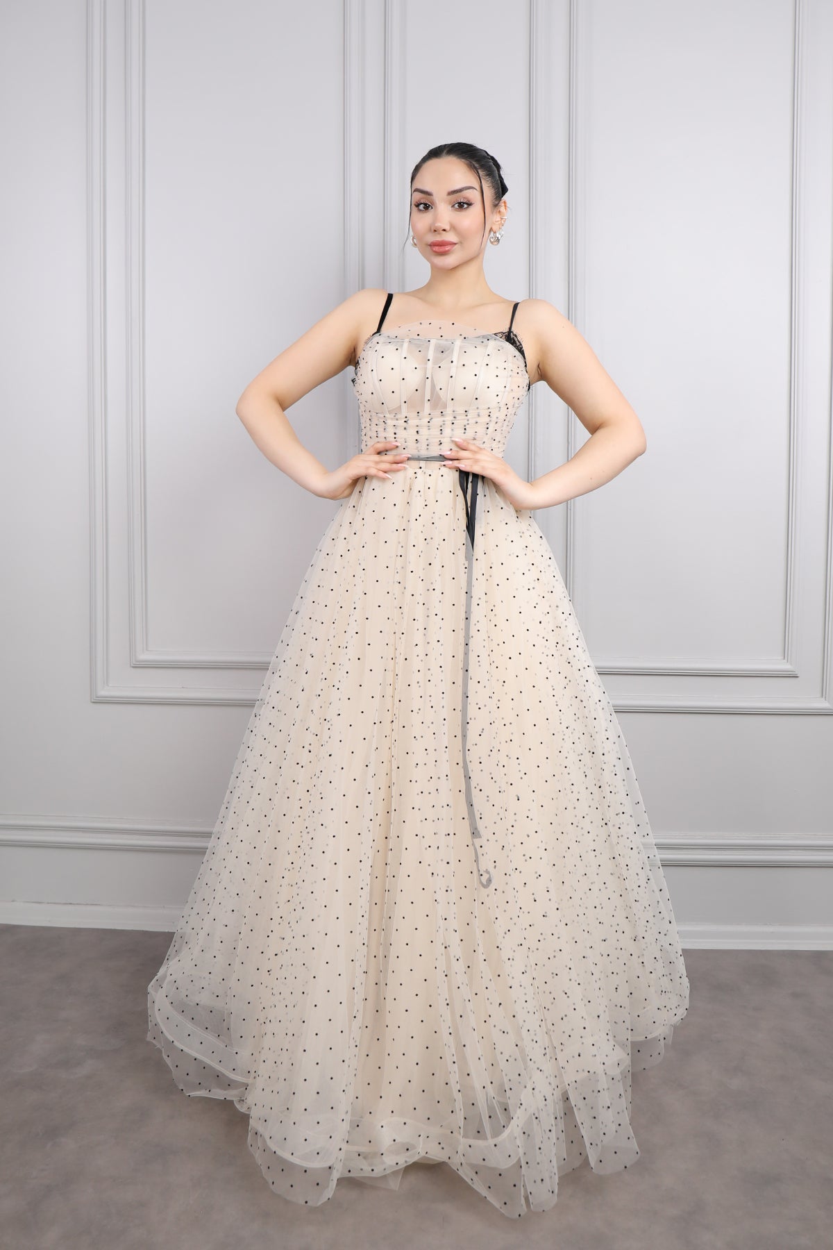 فستان سهرة تول منقط بحمالات رفيعة -بيج