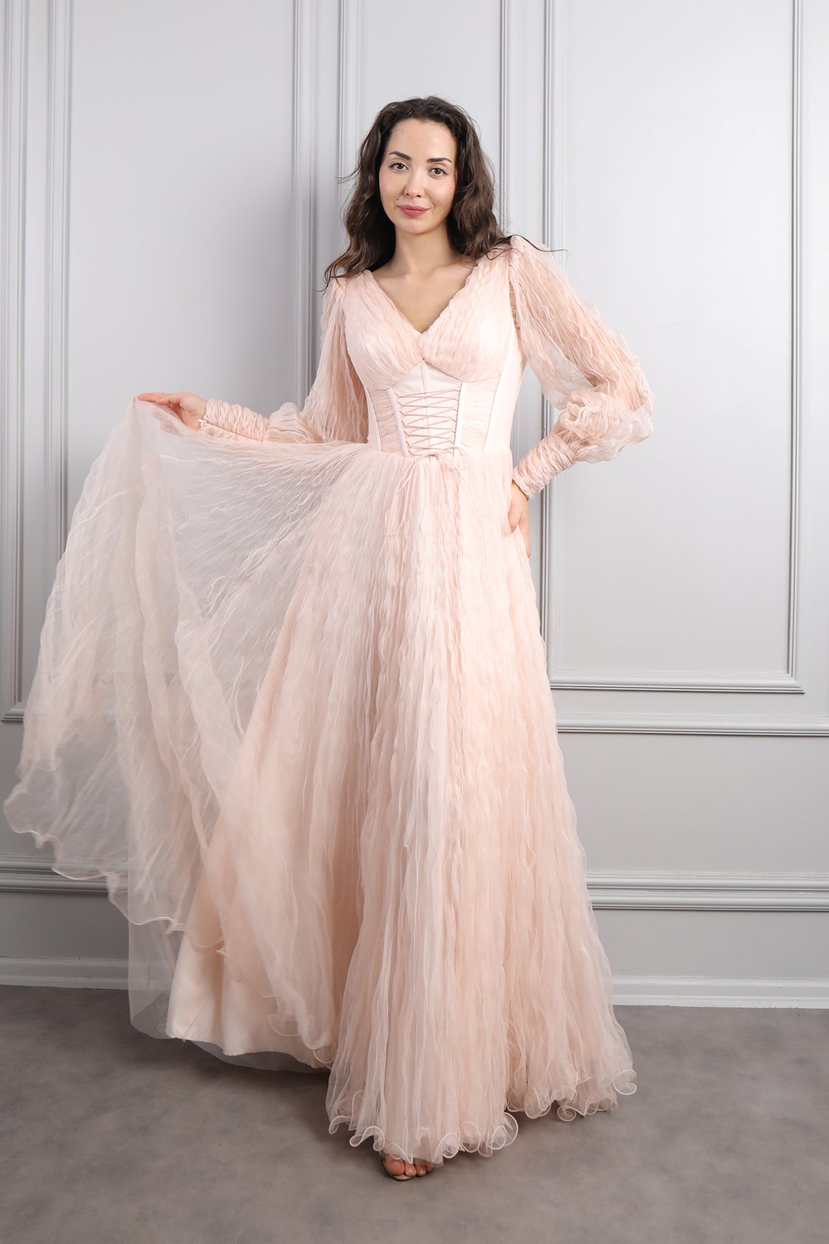 فستان سهرة شيفون بياقة مثلثة واكمام واسعة -خربزي