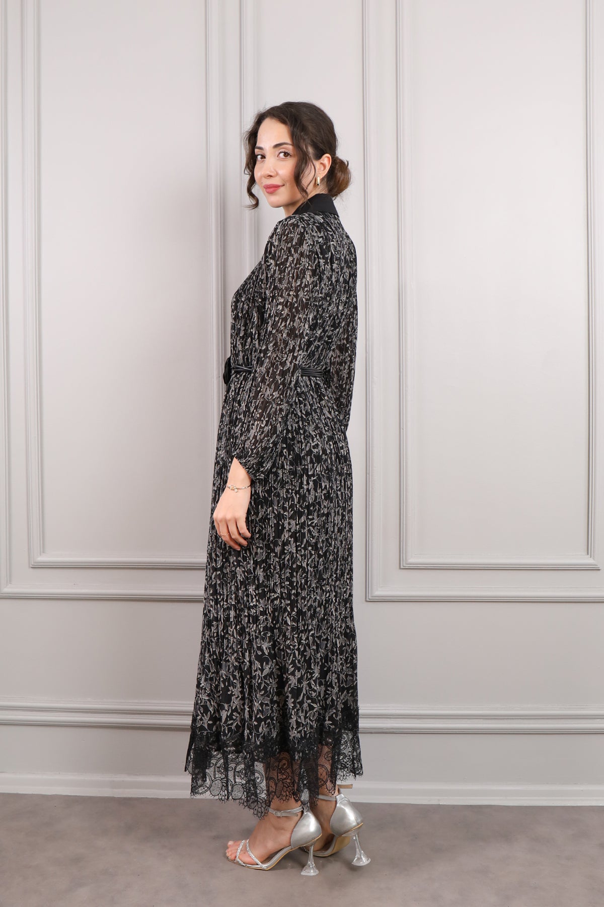 فستان شيفون بياقة قميص وحزام عالخصر مقاس كبير -اسود