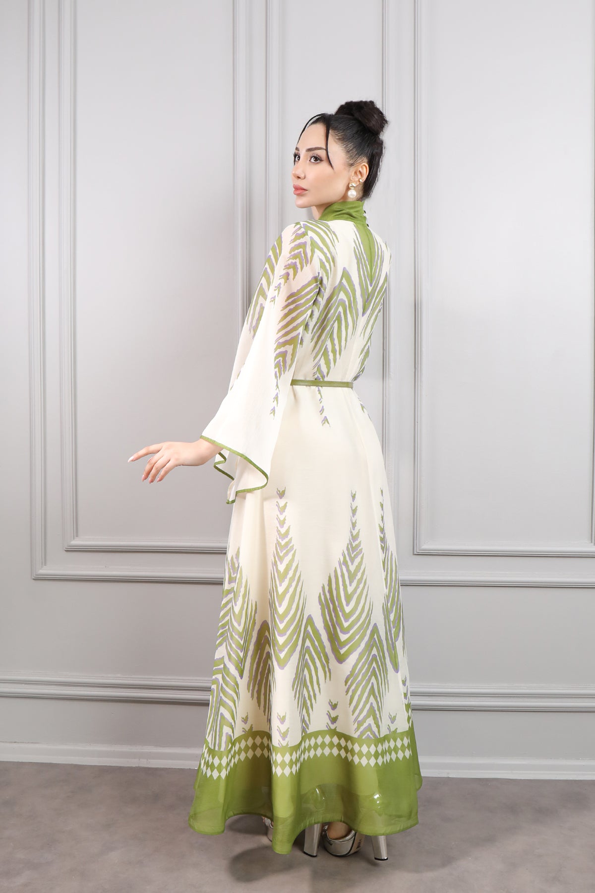 فستان شيفون مزخرف بتفاصيل ربطة عالرقبة وحزام عالخصر -زيتي