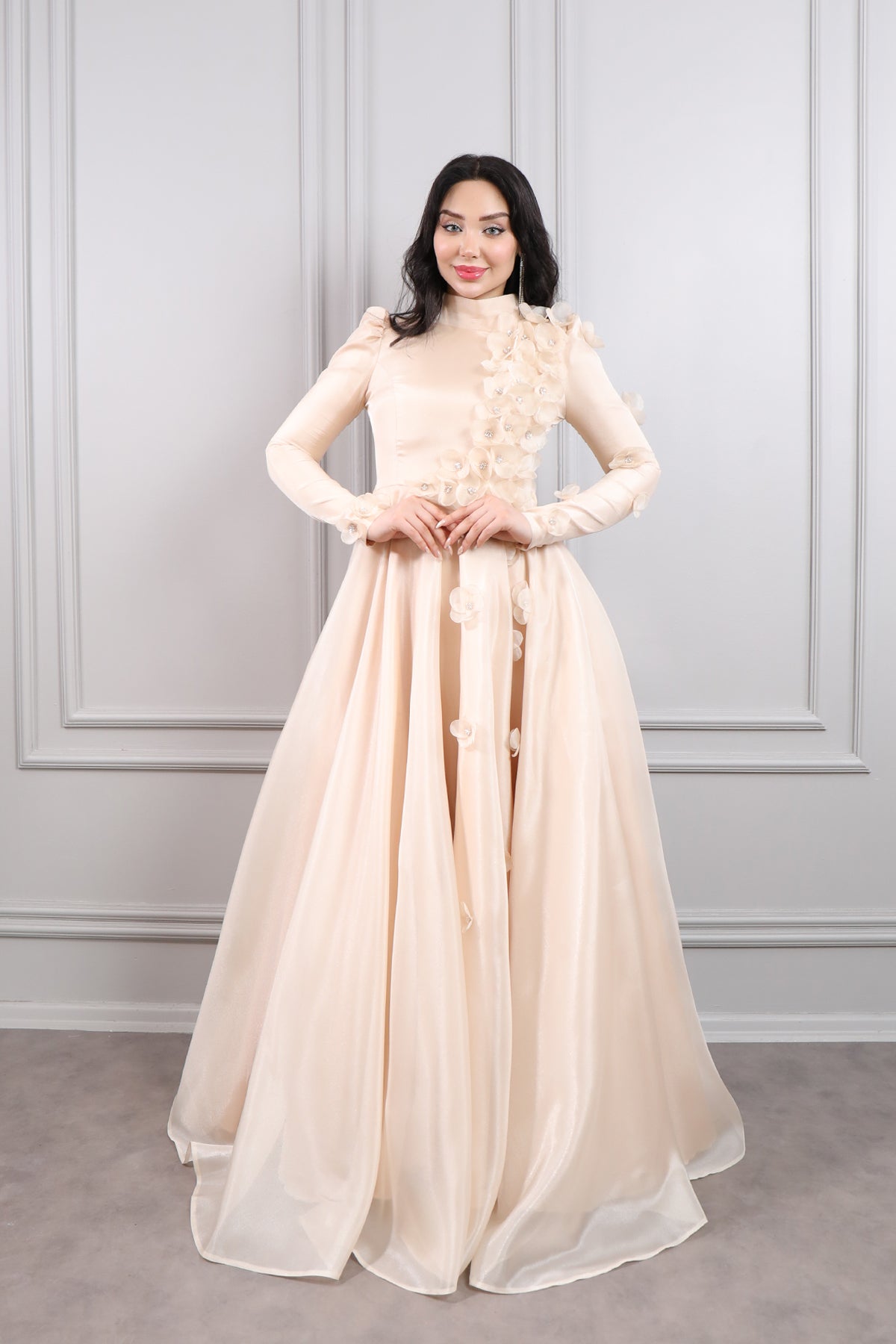 فستان سهرة شيفون للمحجبات بتفاصيل زهور -بيج