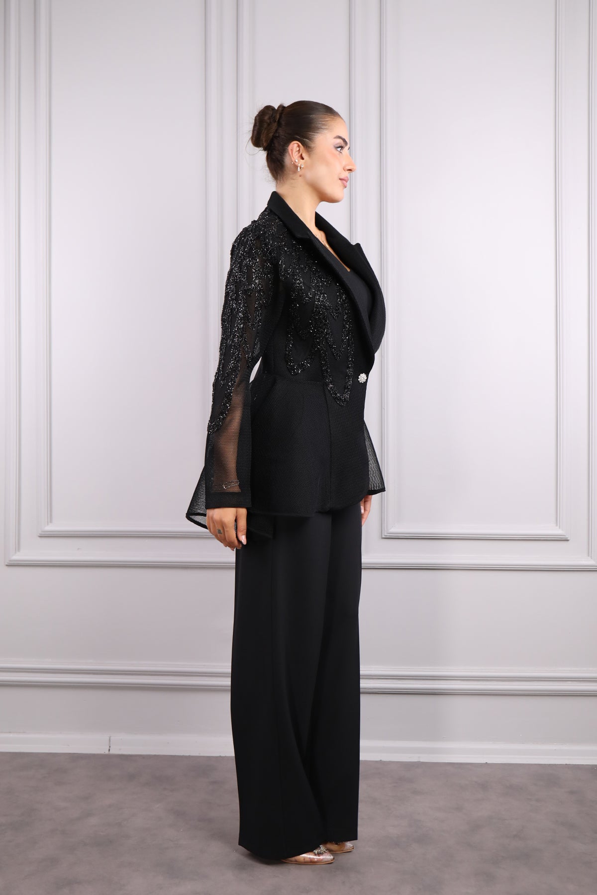 جاكيت بازرار امامية مطرز بالفصوص -اسود-اسود