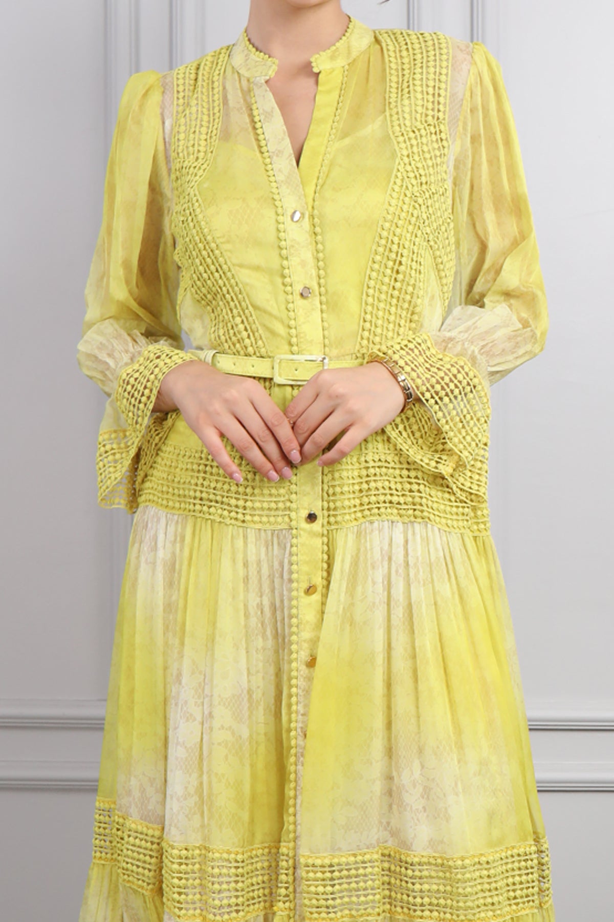 فستان شيفون بازرار امامية وحزام عالخصر مقاس كبير -اصفر