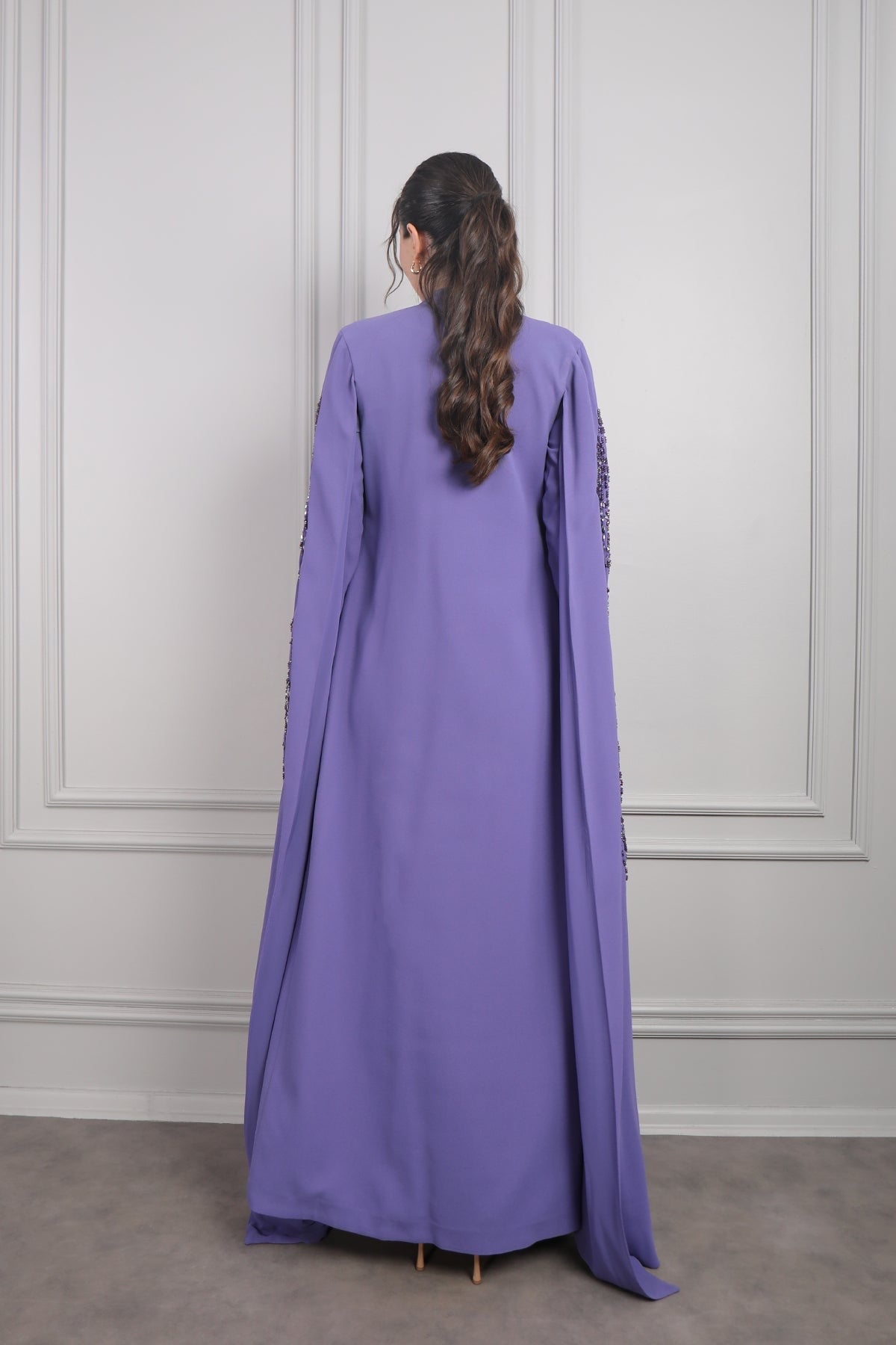 طقم قطعتين فستان وعباية بتطريزات خرزية -موفي