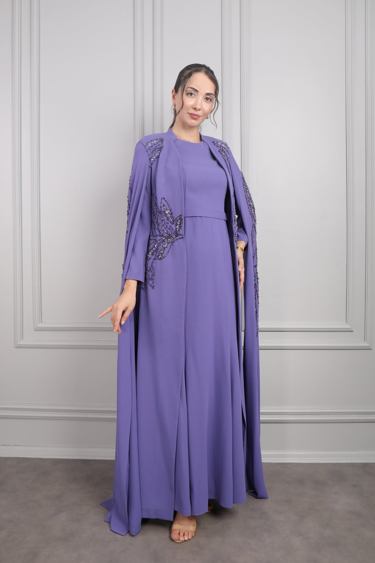 طقم قطعتين فستان وعباية بتطريزات خرزية -موفي