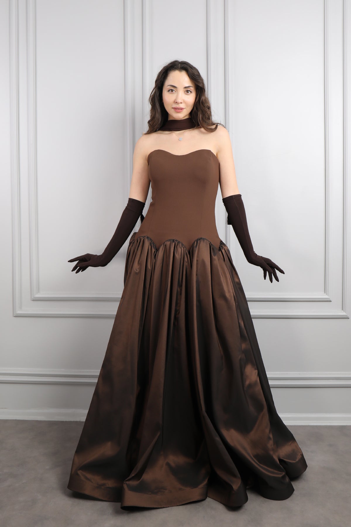 فستان سترابلس باكسسوار وشاح وقفازات -بني