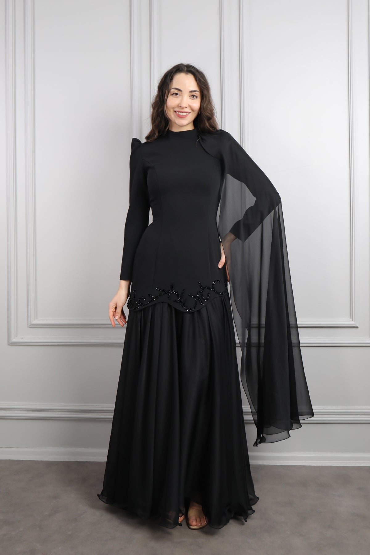 فستان للمحجبات بتطريزات خرزية وتصميم كايب من الكتف -اسود