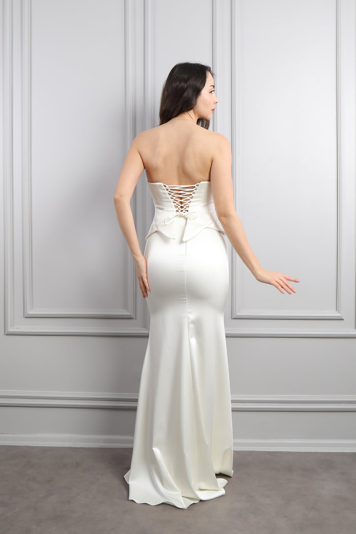 طقم سهرة تنورة وتوب سترابلس مزين بالخرز -ابيض