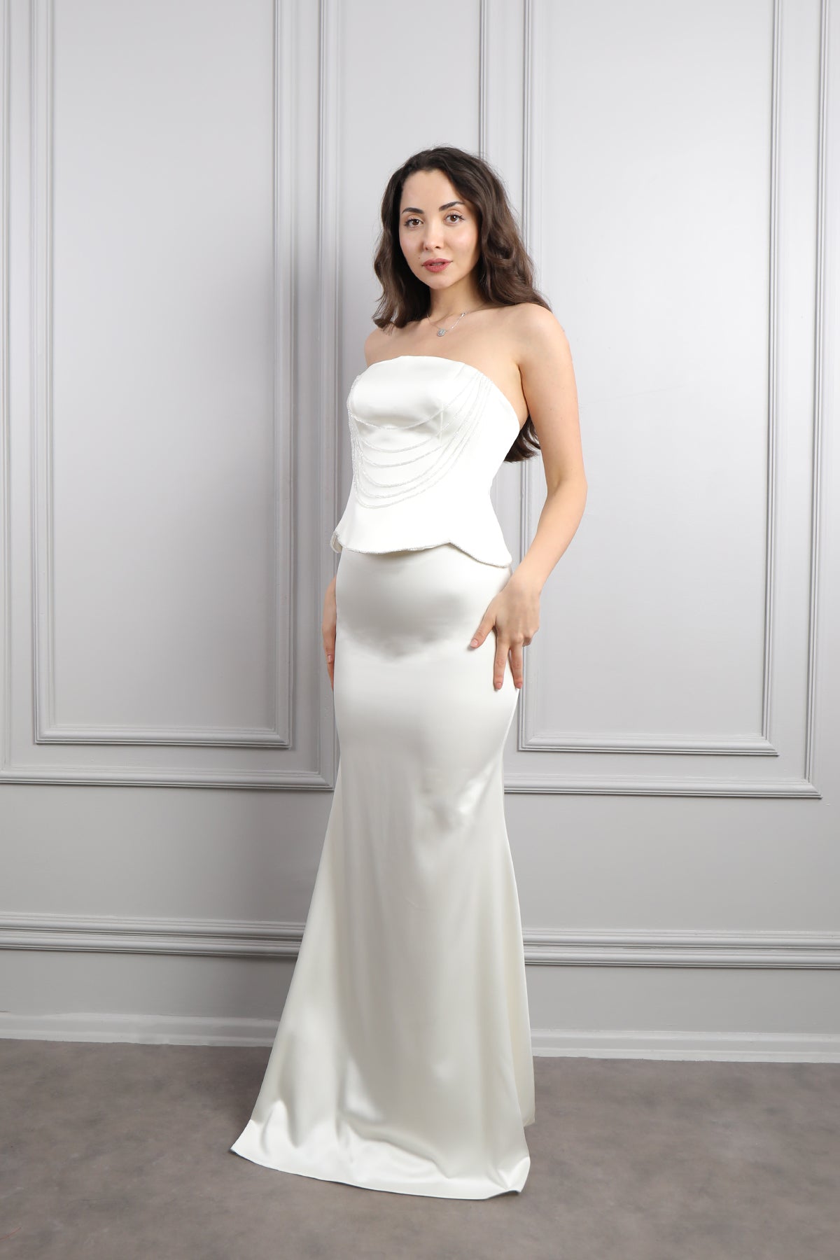 طقم سهرة تنورة وتوب سترابلس مزين بالخرز -ابيض