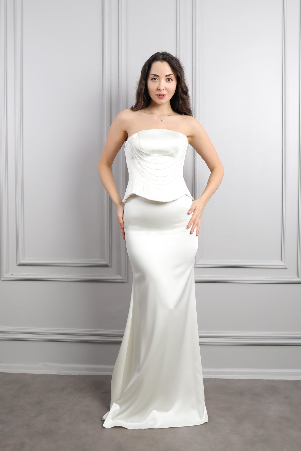 طقم سهرة تنورة وتوب سترابلس مزين بالخرز -ابيض