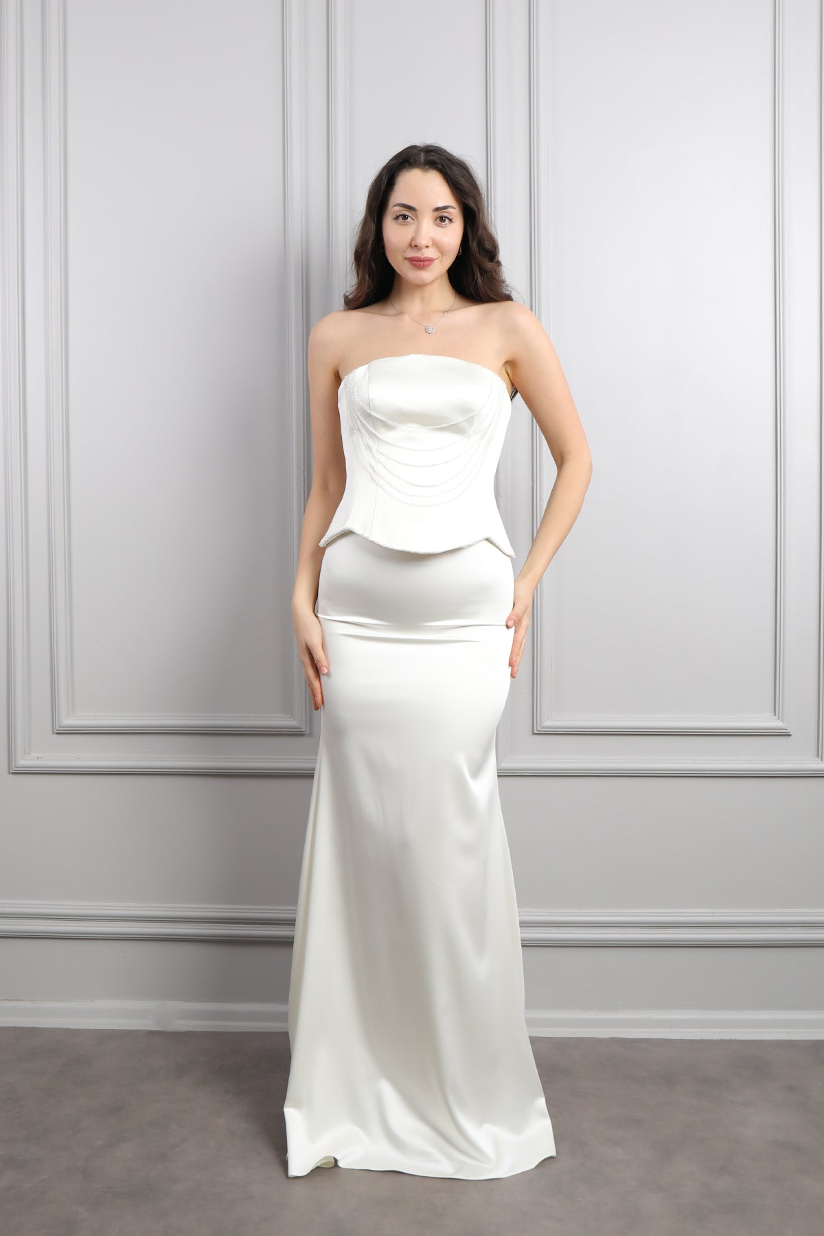 طقم سهرة تنورة وتوب سترابلس مزين بالخرز -ابيض