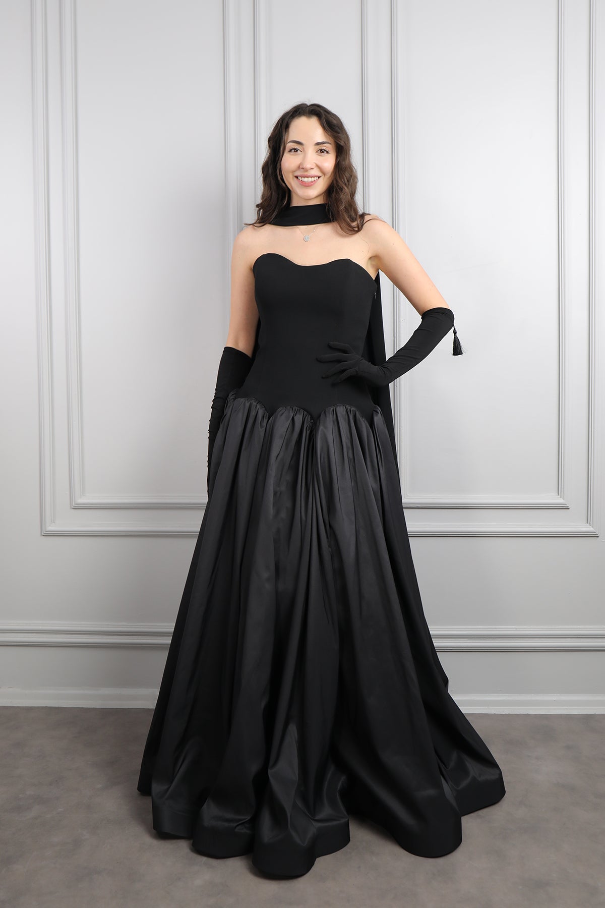 فستان سترابلس باكسسوار وشاح وقفازات -اسود