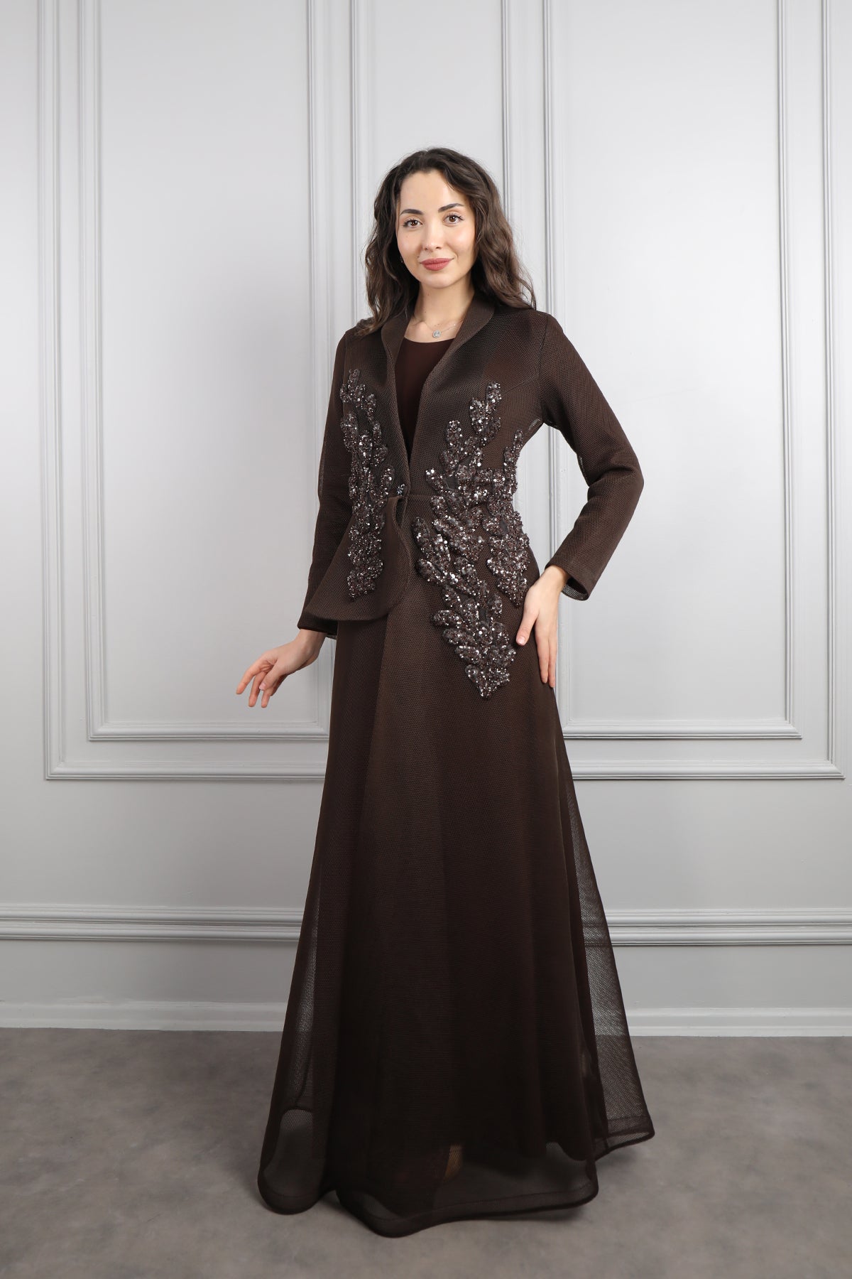 طقم فستان وجاكيت مطرز بالخرز مقاس كبير -بني