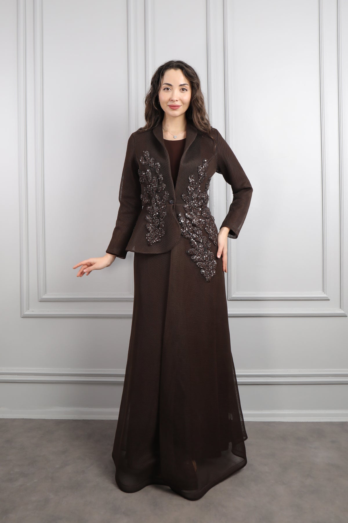 طقم فستان وجاكيت مطرز بالخرز مقاس كبير -بني