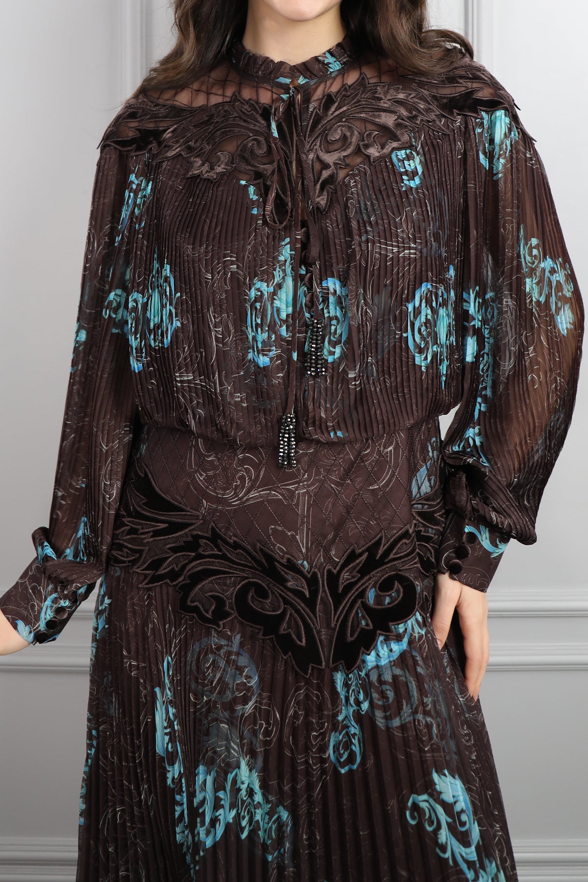 فستان شيفون بتفاصيل مخملية وتكسيرات باكمام واسعة مقاس كبير -تركوازي