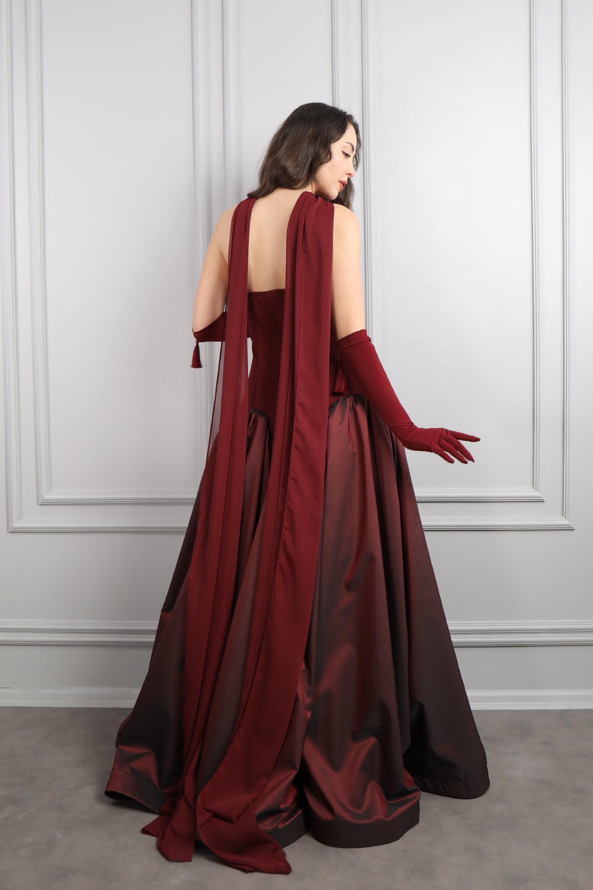 فستان سترابلس باكسسوار وشاح وقفازات -عودي