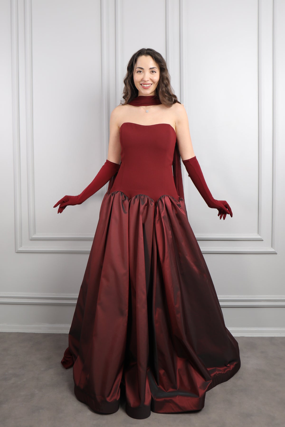 فستان سترابلس باكسسوار وشاح وقفازات -عودي