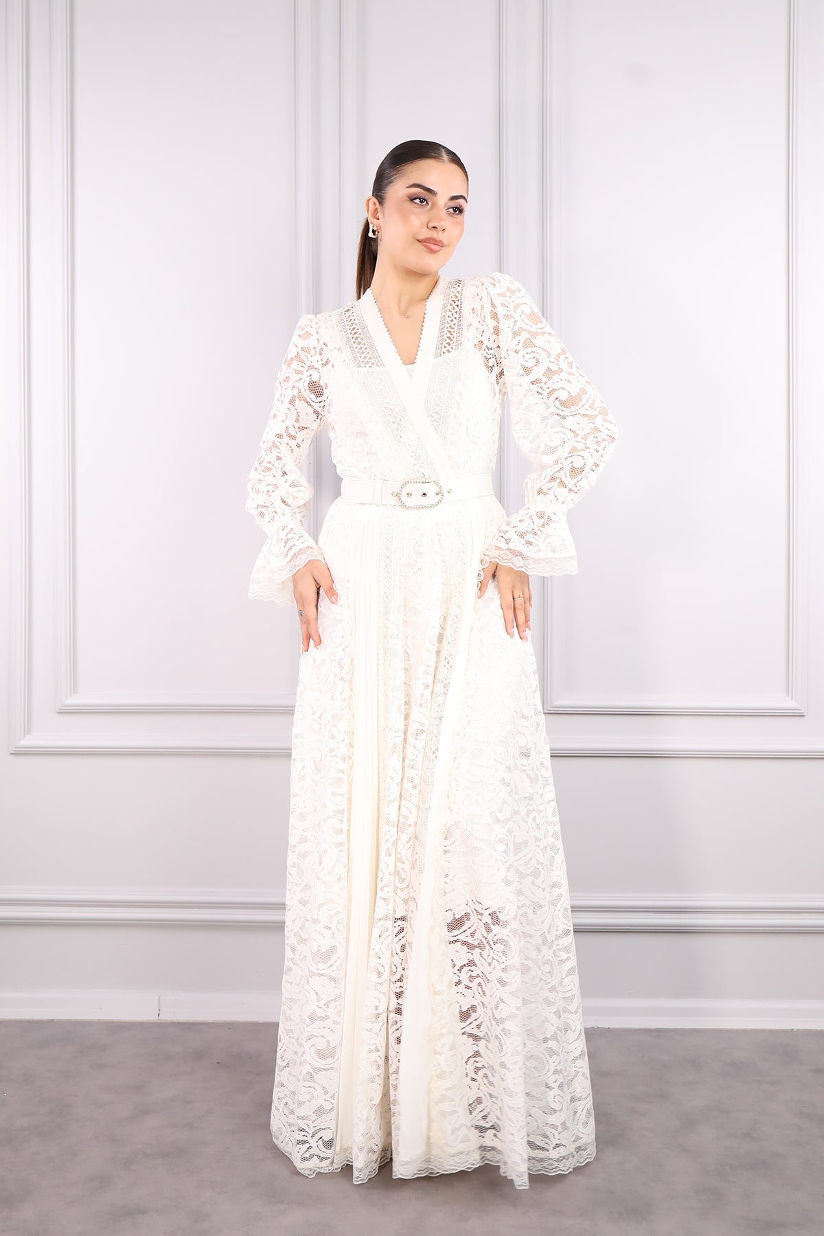 فستان مقاس كبير مع حزام عند الخصر وتفاصيل دانتيل -سكري