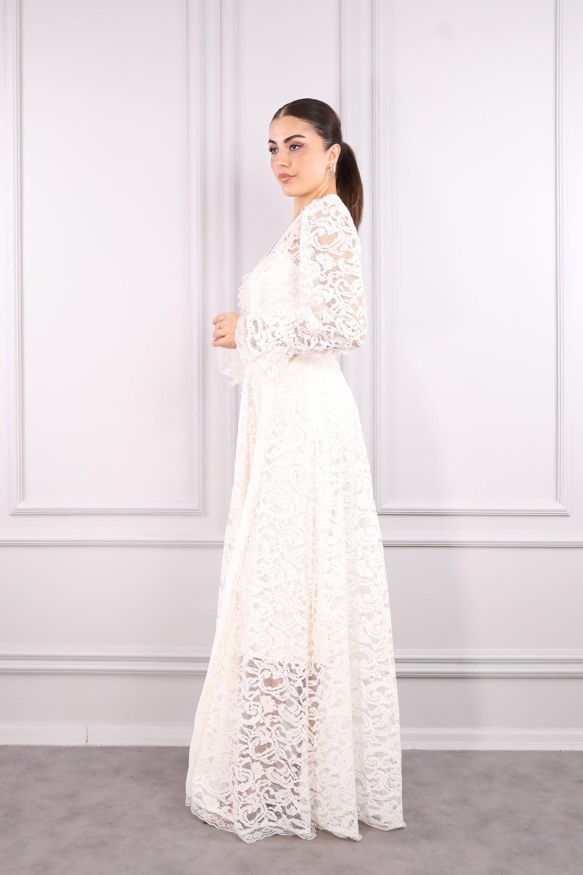 فستان مقاس كبير مع حزام عند الخصر وتفاصيل دانتيل -سكري