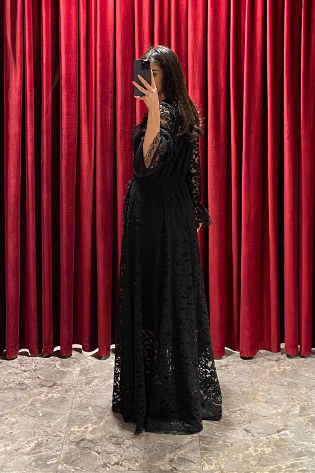 فستان مقاس كبير مع حزام عند الخصر وتفاصيل دانتيل -اسود