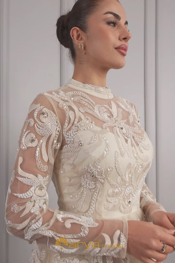 فستان سهرة ميدي بتفاصيل شفافة مطرز بالخرز بياقة عالية من "المجموعة الخاصة" -سكري