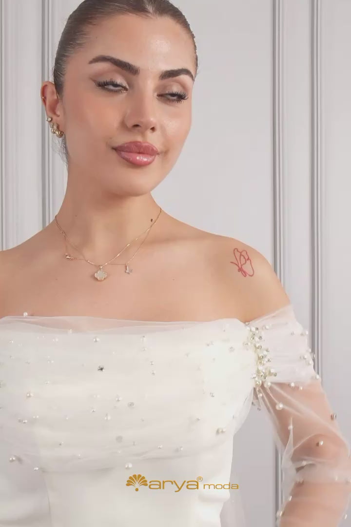 فستان سهرة مكشوف الاكتاف مع تفاصيل لؤلؤية وكاب من الكتف -سكري