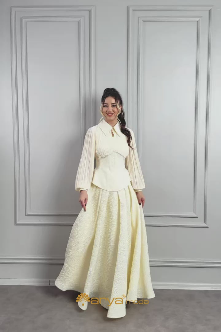 طقم تنورة وبلوزة مطرزة بالخرز في الياقة بمظهر كورسيه -سكري