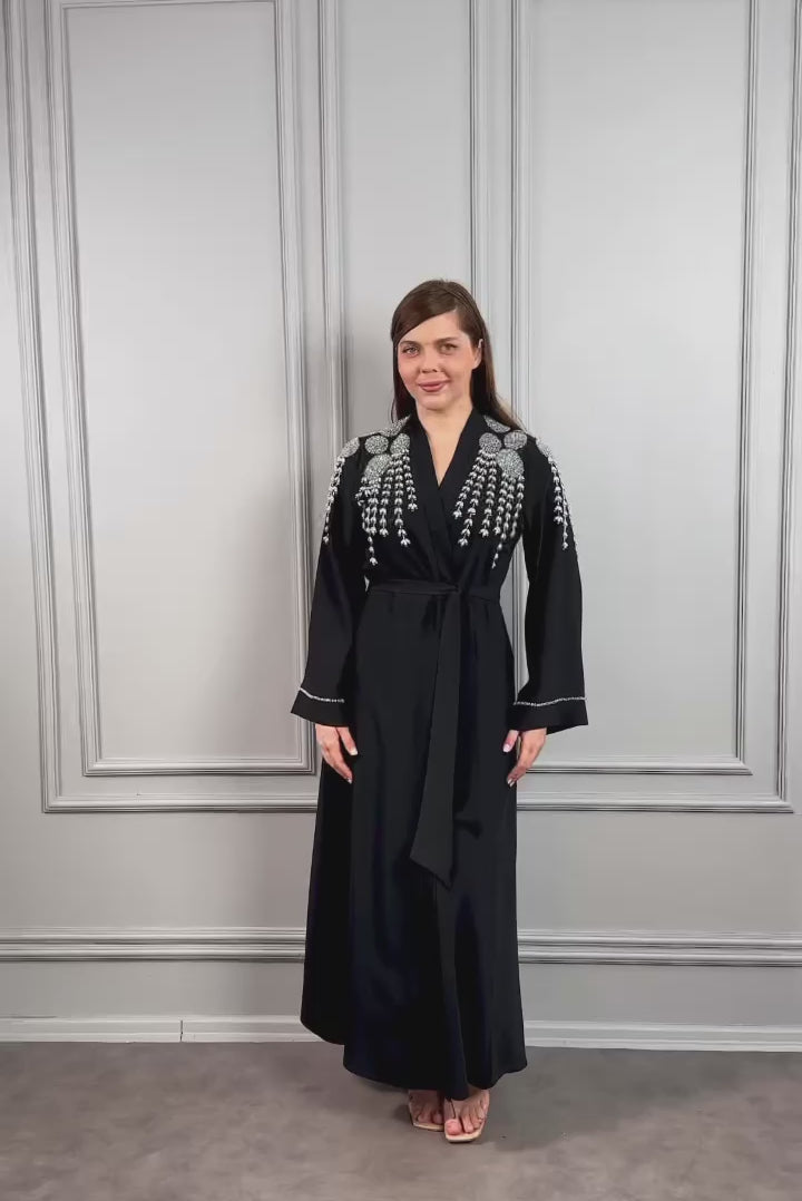 عباية بتطريزات كريستالية وحزام عالخصر -اسود