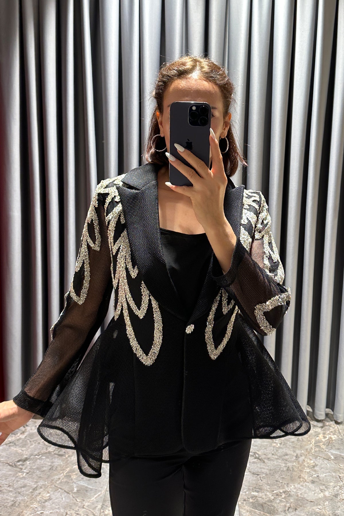 جاكيت بازرار امامية مطرز بالفصوص -اسود-فضي