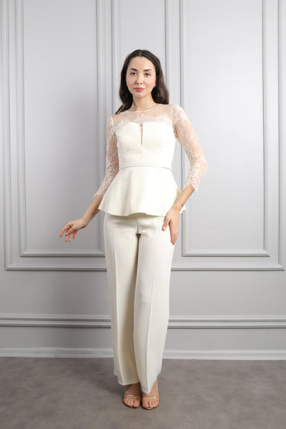 طقم بنطال وبلوزة باكمام شفافة وتفاصيل دانتيل -سكري