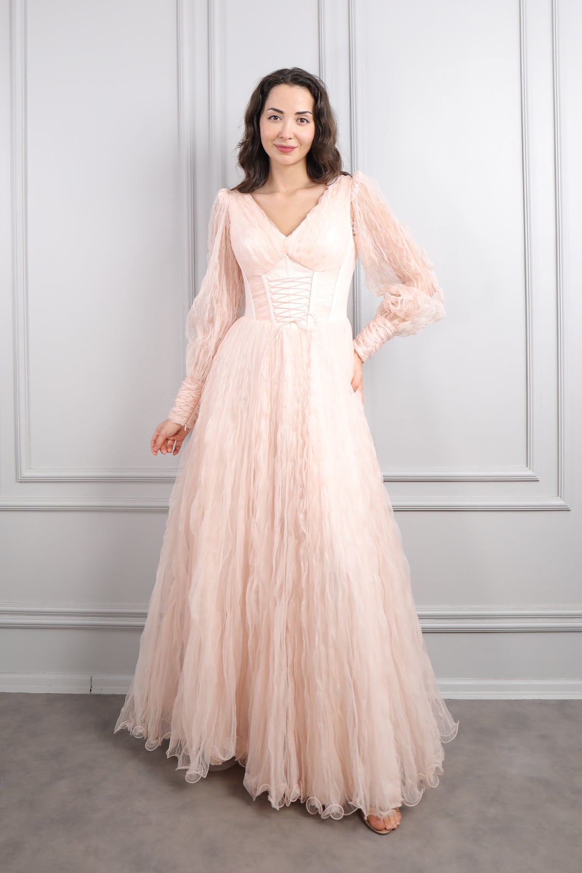 فستان سهرة شيفون بياقة مثلثة واكمام واسعة -خربزي