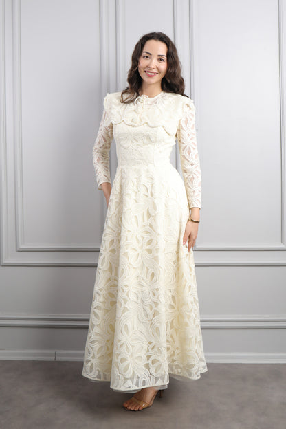 فستان ميدي بتفاصيل دانتيلية بياقة اطفال مزين بازرار خرزية -سكري