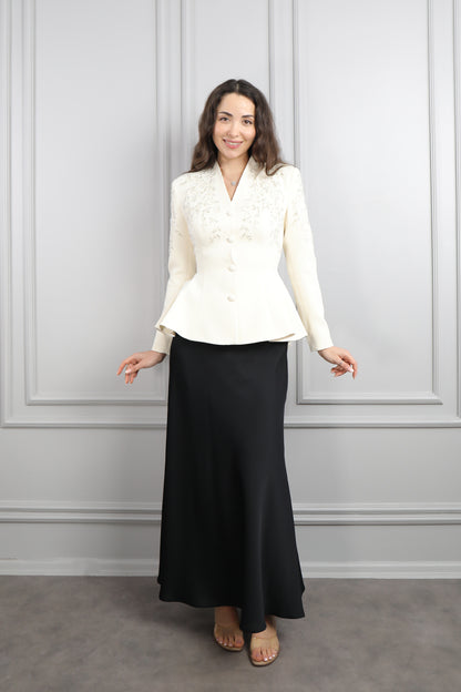 طقم تنورة وجاكيت مطرز بالخرز -اسود وسكري