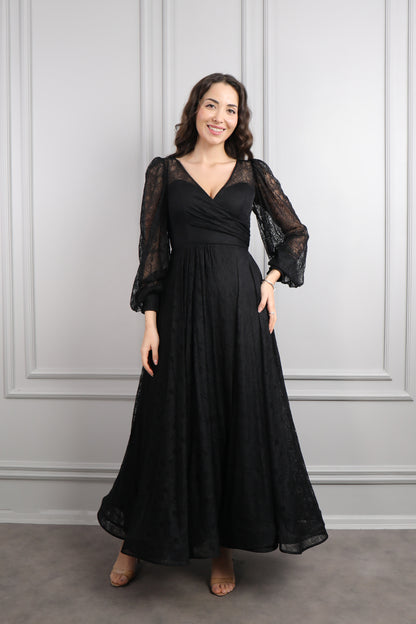 فستان سهرة دانتيل بياقة مثلثة واكمام واسعة مقاس كبير -اسود