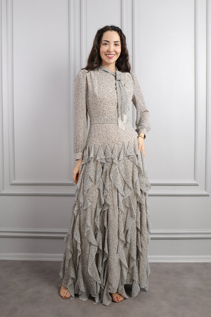 فستان شيفون منقط بكشكشة عالتنورة -بيج