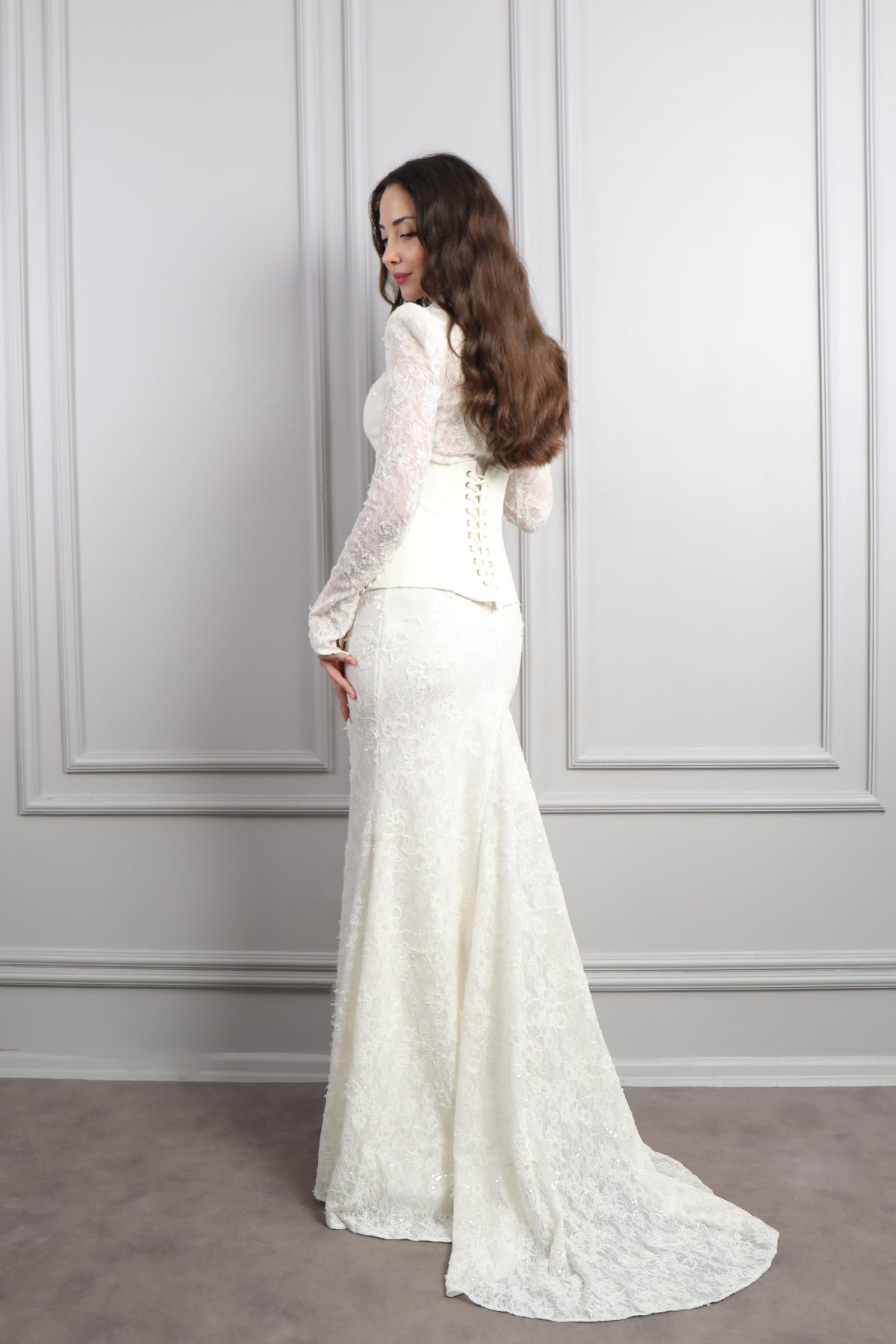 فستان سهرة خناقي بتفصيل كورسيه وتطريزات ترتر -بيج